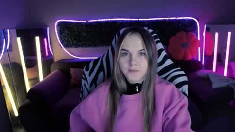 Snapshot of dyna_bae chatting on 11-24-25, 09:31 Dyna online show from 11-24-25, 09:31