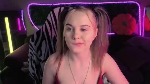 Snapshot of dyna_bae chatting on 11-25-25, 09:20 Dyna online show from 11-25-25, 09:20