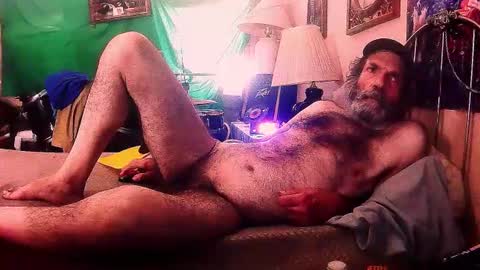 Snapshot of e2727 chatting on 09-18-25, 05:37 Italian Franky online show from 09-18-25, 05:37