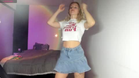 Snapshot of e___lisa chatting on 12-17-24, 03:06 fansly - yourbestbaby online show from 12-17-24, 03:06