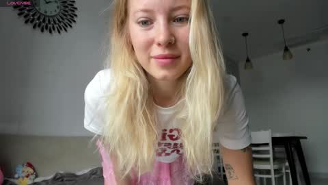 Snapshot of e___lisa chatting on 12-23-24, 03:07 fansly - yourbestbaby online show from 12-23-24, 03:07