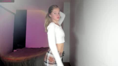 Snapshot of e___lisa chatting on 12-26-24, 02:22 fansly - yourbestbaby online show from 12-26-24, 02:22