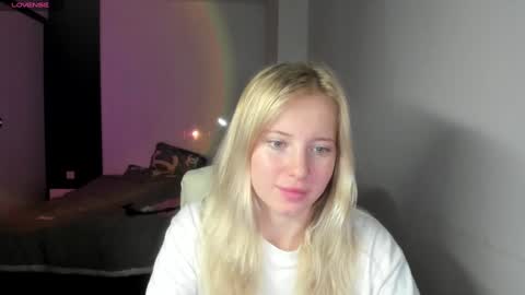 Snapshot of e___lisa chatting on 12-29-24, 05:42 fansly - yourbestbaby online show from 12-29-24, 05:42