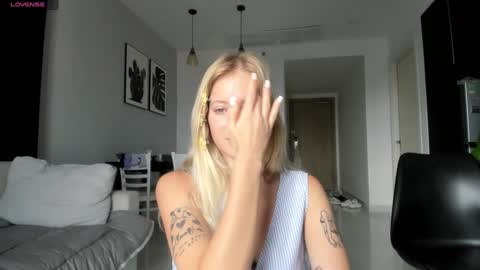 Snapshot of e___lisa chatting on 01-07-25, 01:49 fansly - yourbestbaby online show from 01-07-25, 01:49