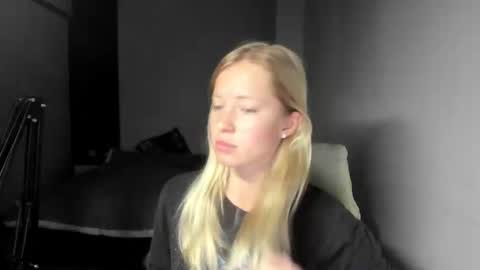 Snapshot of e___lisa chatting on 02-12-25, 04:33 fansly - yourbestbaby online show from 02-12-25, 04:33