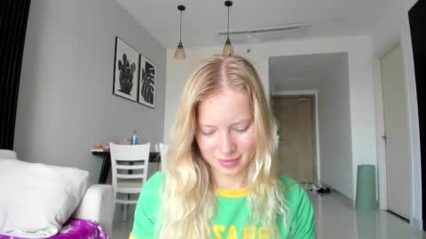 Snapshot of e___lisa chatting on 02-13-25, 03:18 fansly - yourbestbaby online show from 02-13-25, 03:18