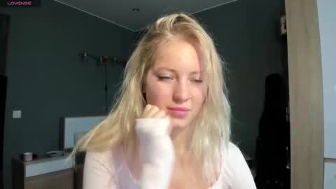 Snapshot of e___lisa chatting on 03-08-25, 07:05 fansly - yourbestbaby online show from 03-08-25, 07:05