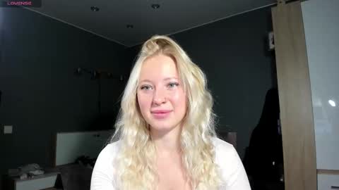 Snapshot of e___lisa chatting on 03-10-25, 04:07 fansly - yourbestbaby online show from 03-10-25, 04:07