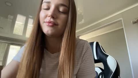 Mia online show from 06-25-26, 10:42