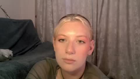 Lily online show from 06-18-26, 09:14