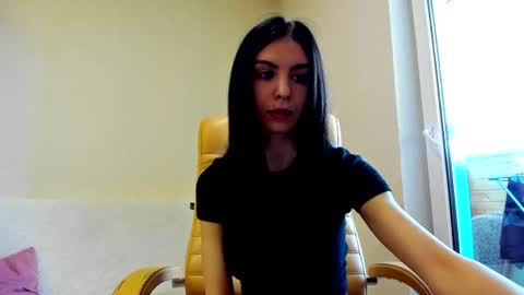 Snapshot of earthadobb chatting on 06-29-26, 06:30 Emma online show from 06-29-26, 06:30
