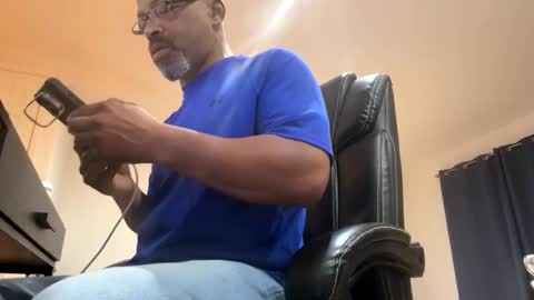 Snapshot of easternjerk chatting on 11-19-25, 11:43 easternjerk online show from 11-19-25, 11:43