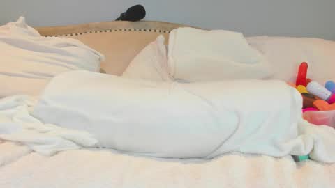 Snapshot of eatmygingersnapps chatting on 12-18-24, 07:41 Allison online show from 12-18-24, 07:41