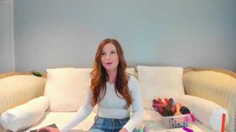 Snapshot of eatmygingersnapps chatting on 02-12-25, 04:00 Allison online show from 02-12-25, 04:00