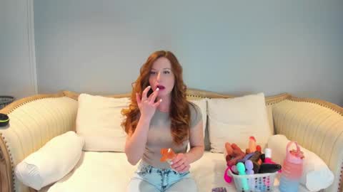Snapshot of eatmygingersnapps chatting on 02-18-25, 04:16 Allison online show from 02-18-25, 04:16