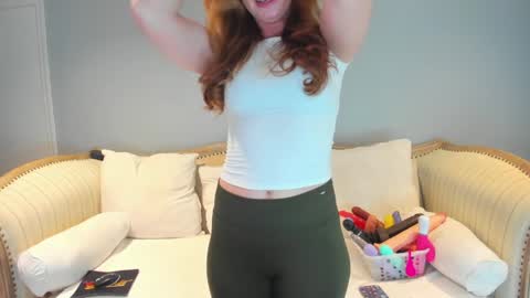 Snapshot of eatmygingersnapps chatting on 03-10-25, 03:52 Allison online show from 03-10-25, 03:52