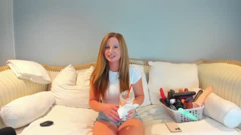 Snapshot of eatmygingersnapps chatting on 09-09-25, 02:38 Allison online show from 09-09-25, 02:38