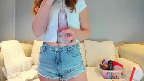 Snapshot of eatmygingersnapps chatting on 10-07-25, 02:47 Allison online show from 10-07-25, 02:47