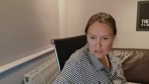 Snapshot of eatmypie69 chatting on 06-08-26, 09:15 Nadia Ferreira online show from 06-08-26, 09:15