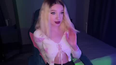 Snapshot of eazylove156 chatting on 03-05-25, 01:10 Michael online show from 03-05-25, 01:10