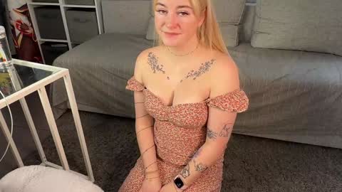 Snapshot of ebangelion chatting on 10-21-25, 06:36 Custom content and video calls are available as well online show from 10-21-25, 06:36