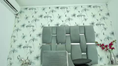 Snapshot of ebanolily chatting on 02-18-26, 02:35 ebanolily online show from 02-18-26, 02:35