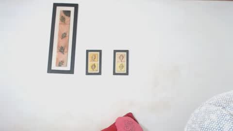 Snapshot of ebanoymarfil2 chatting on 12-14-24, 06:02 Laraand Drake online show from 12-14-24, 06:02