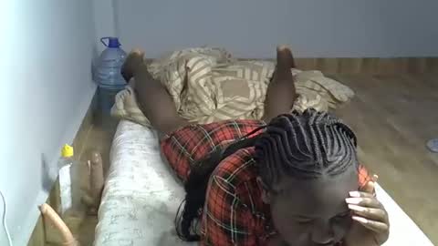 Queen online show from 04-18-26, 07:58