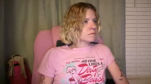 Snapshot of ebony8ivory chatting on 04-24-26, 03:31 americnbarbie online show from 04-24-26, 03:31