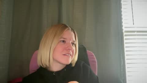 Snapshot of ebony8ivory chatting on 04-29-26, 06:03 americnbarbie online show from 04-29-26, 06:03