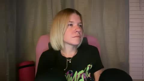 Snapshot of ebony8ivory chatting on 05-02-26, 05:01 americnbarbie online show from 05-02-26, 05:01