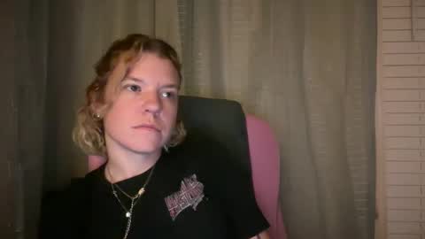 Snapshot of ebony8ivory chatting on 05-04-26, 01:23 americnbarbie online show from 05-04-26, 01:23