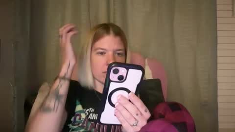 Snapshot of ebony8ivory chatting on 05-10-26, 03:01 americnbarbie online show from 05-10-26, 03:01