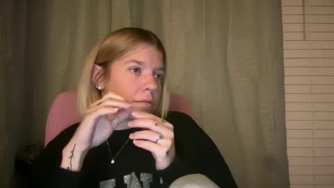 Snapshot of ebony8ivory chatting on 05-14-26, 01:12 americnbarbie online show from 05-14-26, 01:12