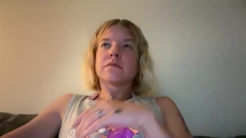 Snapshot of ebony8ivory chatting on 05-19-26, 02:40 americnbarbie online show from 05-19-26, 02:40