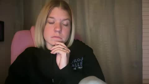 Snapshot of ebony8ivory chatting on 05-24-26, 02:05 americnbarbie online show from 05-24-26, 02:05