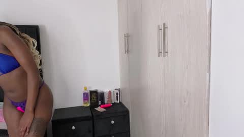 Snapshot of ebony_arya chatting on 09-24-25, 10:02 Arya online show from 09-24-25, 10:02