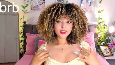 Snapshot of ebony_curly2 chatting on 10-10-25, 08:19 isa online show from 10-10-25, 08:19