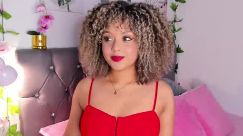 Snapshot of ebony_curly2 chatting on 10-24-25, 11:56 isa online show from 10-24-25, 11:56
