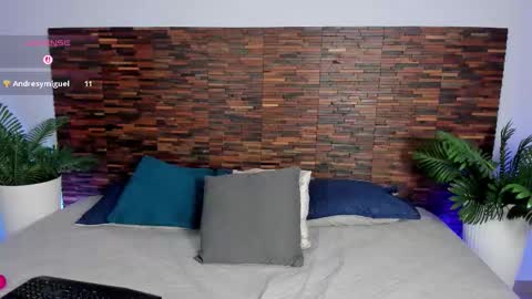 Snapshot of ebony_curly2 chatting on 12-20-25, 08:27 isa online show from 12-20-25, 08:27