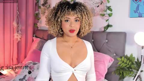 Snapshot of ebony_curly2 chatting on 02-25-26, 11:36 isa online show from 02-25-26, 11:36