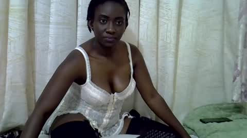 Snapshot of ebony_dessy chatting on 06-10-26, 08:19 Desire online show from 06-10-26, 08:19