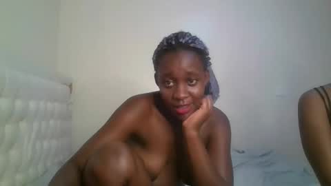 Snapshot of ebony_doll11 chatting on 11-14-25, 01:04 melons online show from 11-14-25, 01:04