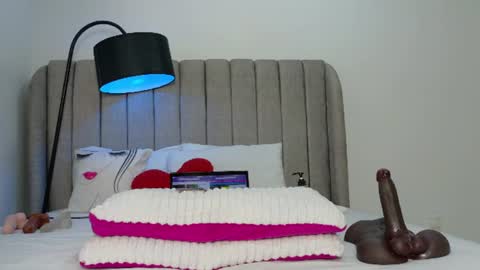 ebony_pearl69 online show from 08-06-26, 06:59