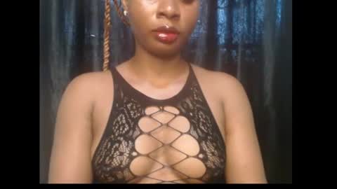 Snapshot of ebony_queenx chatting on 06-27-26, 04:23 Queen online show from 06-27-26, 04:23