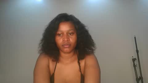 Snapshot of ebony_squiter chatting on 12-14-25, 09:47 Ebony squiter online show from 12-14-25, 09:47