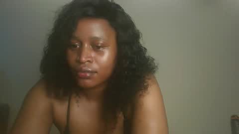 Snapshot of ebony_squiter chatting on 12-16-25, 10:53 Ebony squiter online show from 12-16-25, 10:53
