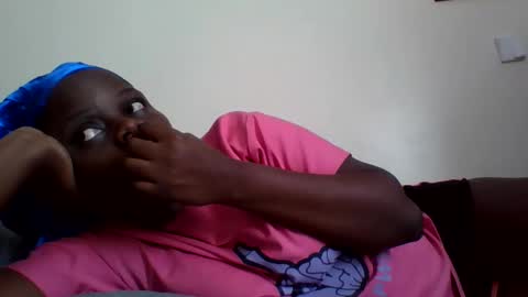Snapshot of ebony_tasha chatting on 06-10-26, 08:02 tasha online show from 06-10-26, 08:02