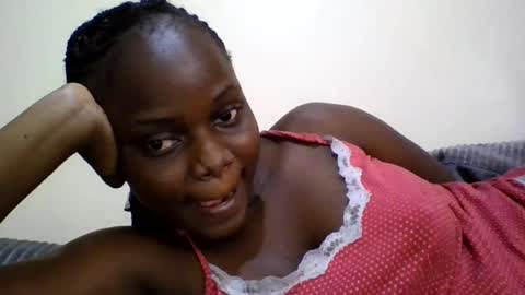 Snapshot of ebony_tasha chatting on 06-13-26, 06:11 tasha online show from 06-13-26, 06:11