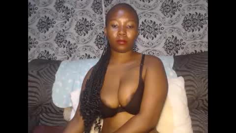 Snapshot of ebonymilf1 chatting on 11-29-25, 01:52 Tee online show from 11-29-25, 01:52